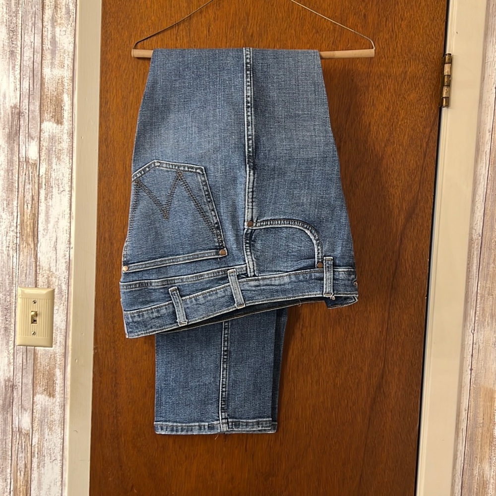 Wrangler jeans size 32x34 retro slim straight medium wash